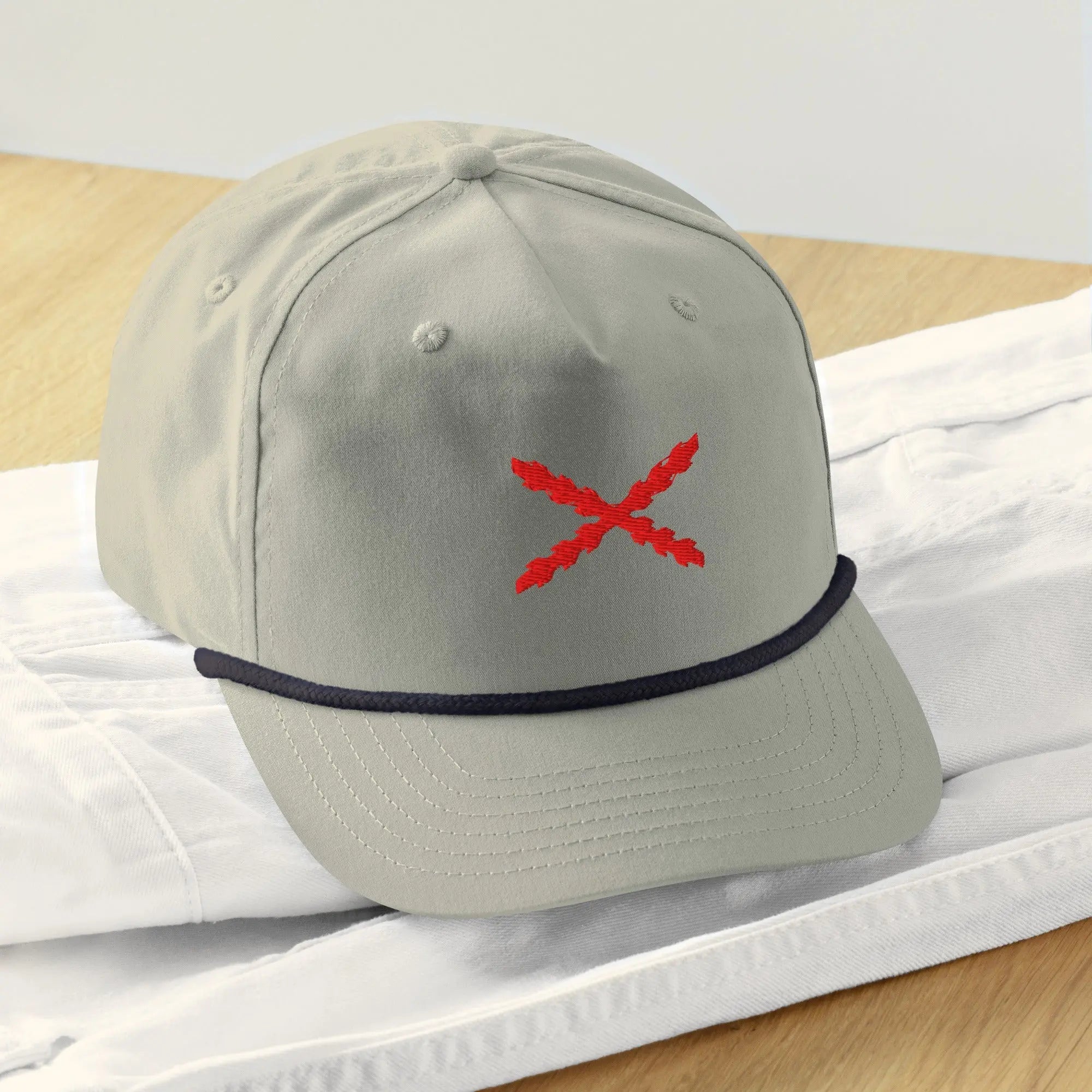Comprar Gorra de golf con cuerda Cruz de Borgoña Bandera España La Flamenca de Borgoña Patricia Muñoz VOX