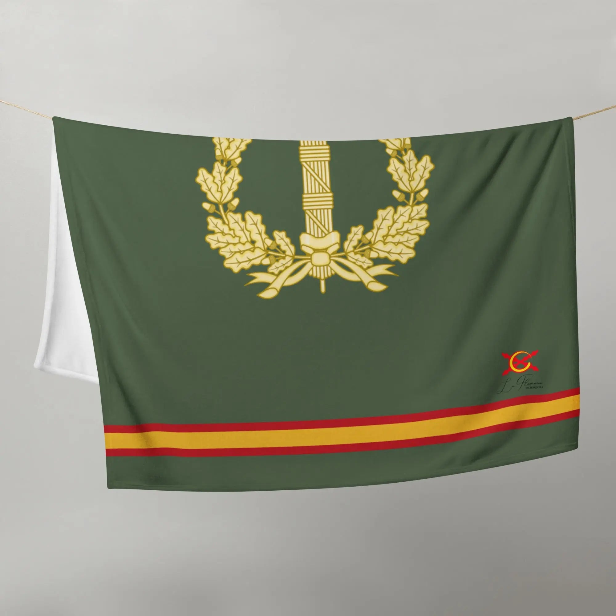 Comprar Manta polar Cuerpo Jurídico Militar Bandera España La Flamenca de Borgoña Patricia Muñoz VOX